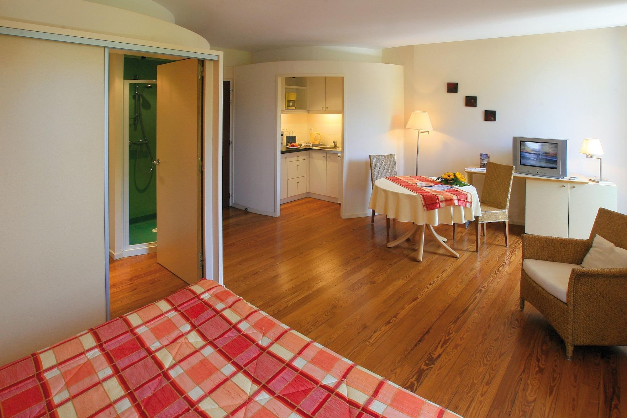 Hotel Cerise - Les Sources Luxeuil-Les-Bains Eksteriør billede