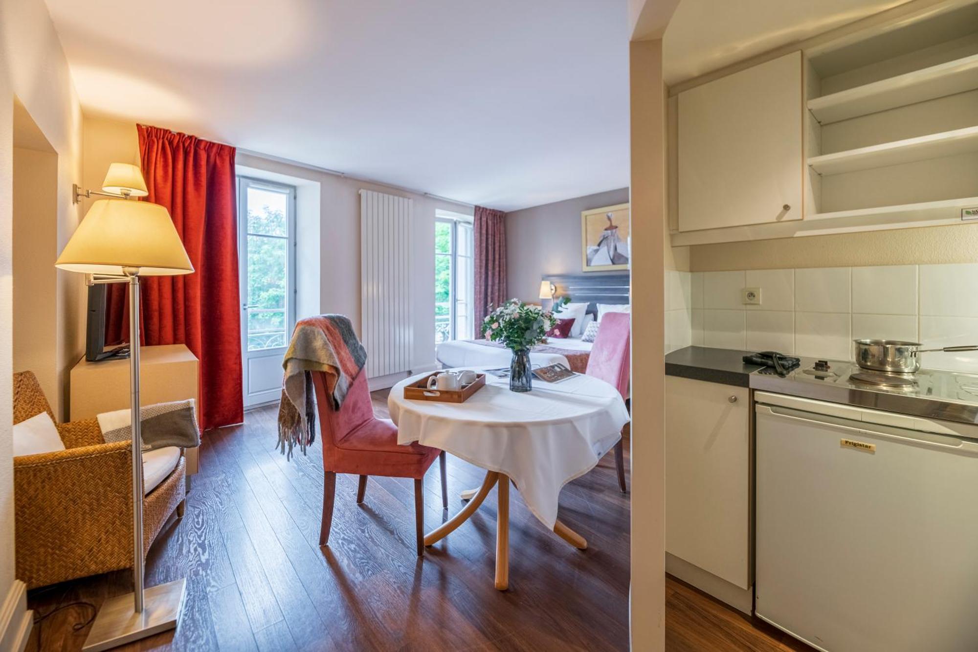 Hotel Cerise - Les Sources Luxeuil-Les-Bains Eksteriør billede